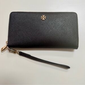 Tory Burch Black Emerson Zip Passport Continental Wallet